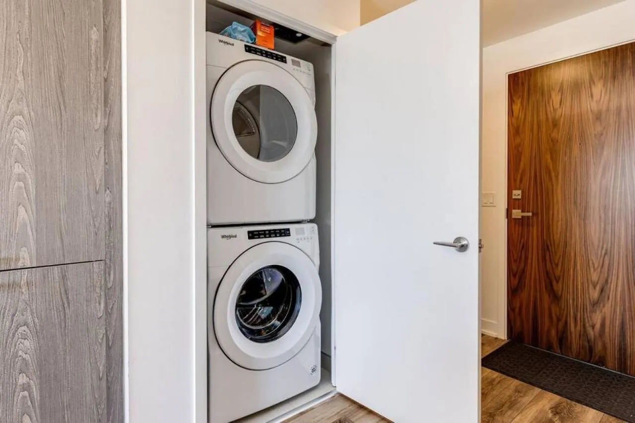 South Riverdale Suite With High Speed Wifi And Balcony Τορόντο Καναδάς