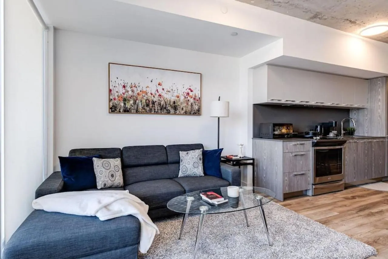 South Riverdale Suite With High Speed Wifi And Balcony Τορόντο 0*,  Καναδάς