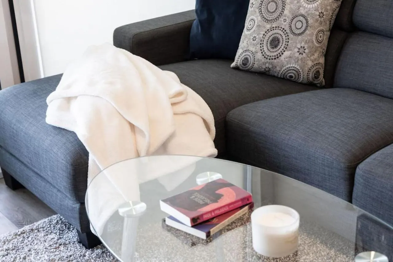 South Riverdale Suite With High Speed Wifi And Balcony Τορόντο